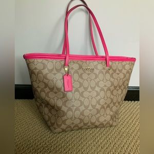 Coach Tote Cute!